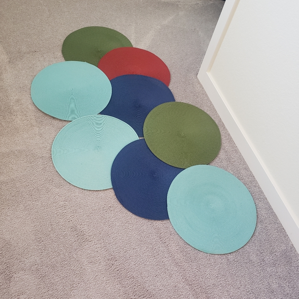 8 Placemats.